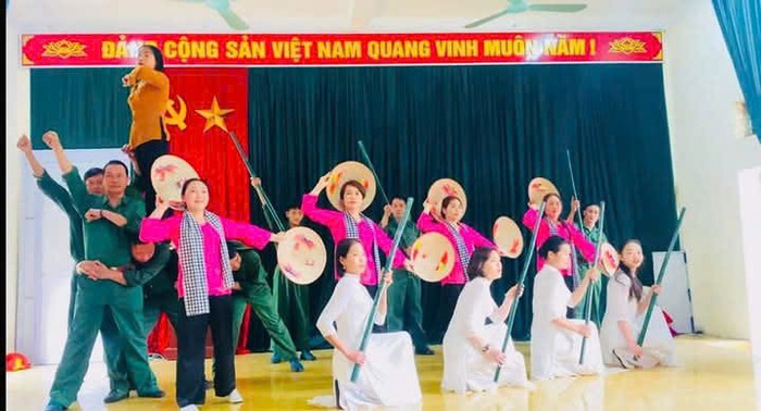 Từ điệu nhảy dân vũ đến hành trình giảm nghèo thông tin ở vùng dân tộc thiểu số- Ảnh 2. Từ điệu nhảy dân vũ đến hành trình giảm nghèo thông tin ở vùng dân tộc thiểu số- Ảnh 2.
