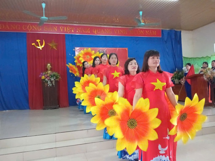 Từ điệu nhảy dân vũ đến hành trình giảm nghèo thông tin ở vùng dân tộc thiểu số- Ảnh 1. Từ điệu nhảy dân vũ đến hành trình giảm nghèo thông tin ở vùng dân tộc thiểu số- Ảnh 1.