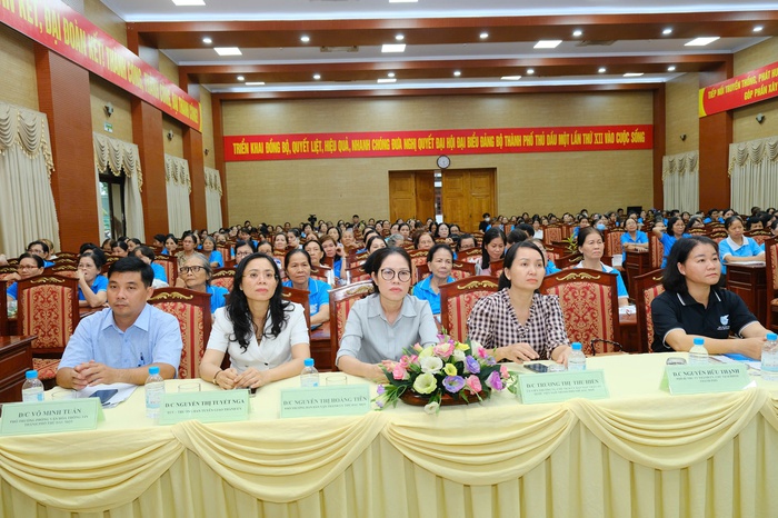 Bình Dương: Tập hợp phụ nữ nhập cư tham gia hoạt động trên không gian mạng - Ảnh 1. Bình Dương: Tập hợp phụ nữ nhập cư tham gia hoạt động trên không gian mạng - Ảnh 1.