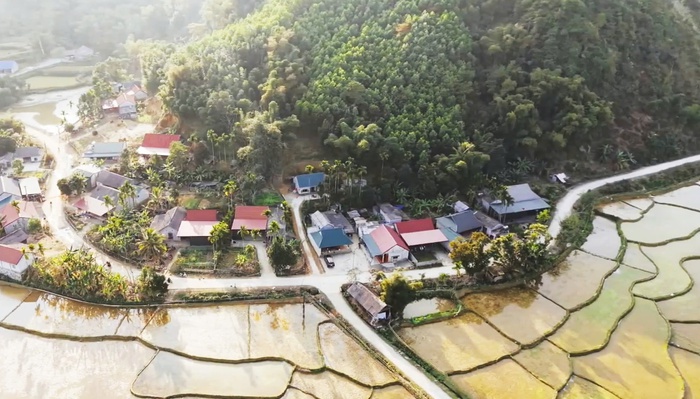 Từ những mái nhà tranh nghèo đến ngôi làng kiểu mẫu- Ảnh 2. Từ những mái nhà tranh nghèo đến ngôi làng kiểu mẫu- Ảnh 2.