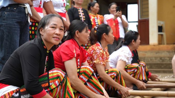 Từ những mái nhà tranh nghèo đến ngôi làng kiểu mẫu- Ảnh 8. Từ những mái nhà tranh nghèo đến ngôi làng kiểu mẫu- Ảnh 8.