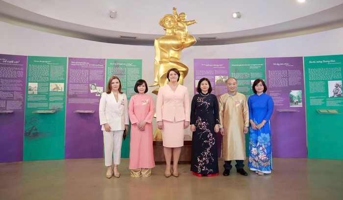 Chủ tịch Hội LHPN Việt Nam Nguyễn Thị Tuyến tiếp Phu nhân Tổng thống Litva thăm Bảo tàng Phụ nữ Việt Nam- Ảnh 5. Chủ tịch Hội LHPN Việt Nam Nguyễn Thị Tuyến tiếp Phu nhân Tổng thống Litva thăm Bảo tàng Phụ nữ Việt Nam- Ảnh 5.