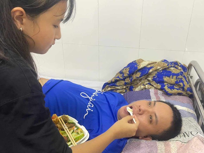Bác sĩ kêu gọi giúp đỡ góa phụ nghèo có chồng vừa đột tử, con trai gặp tai nạn nguy kịch- Ảnh 3. Bác sĩ kêu gọi giúp đỡ góa phụ nghèo có chồng vừa đột tử, con trai gặp tai nạn nguy kịch- Ảnh 3.