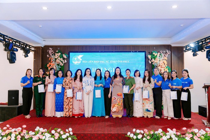 Phụ nữ Vĩnh Phúc không còn "đi một mình" trên hành trình phát triển kinh tế- Ảnh 1. Phụ nữ Vĩnh Phúc không còn "đi một mình" trên hành trình phát triển kinh tế- Ảnh 1.