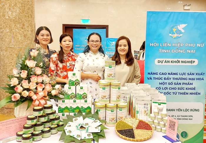 Kể câu chuyện của thiên nhiên qua
sản phẩm khởi nghiệp- Ảnh 1. Kể câu chuyện của thiên nhiên qua
sản phẩm khởi nghiệp- Ảnh 1.
