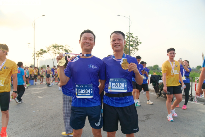Đội Báo Phụ nữ Việt Nam với huy chương vàng cho cự ly 5km Đội Báo Phụ nữ Việt Nam với huy chương vàng cho cự ly 5km