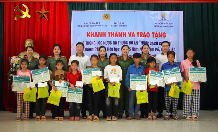 Mang nước sạch và lan tỏa bộ sách "Gieo hạt cùng vĩ nhân” đến trẻ em dân tộc thiểu số ở Điện Biên- Ảnh 1. Mang nước sạch và lan tỏa bộ sách "Gieo hạt cùng vĩ nhân” đến trẻ em dân tộc thiểu số ở Điện Biên- Ảnh 1.