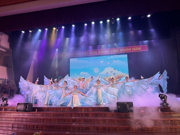 Người khuyết tật tranh tài "Tiếng hát từ trái tim" - Ảnh 2. Người khuyết tật tranh tài "Tiếng hát từ trái tim" - Ảnh 2.