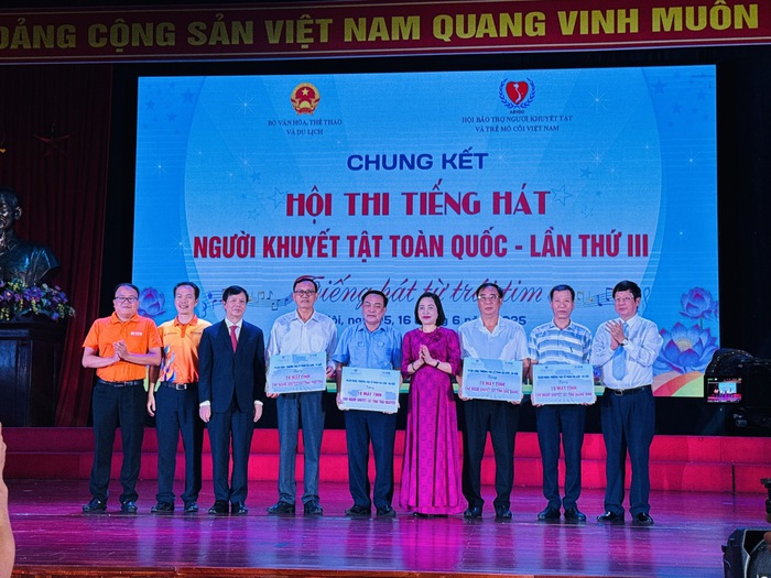 Người khuyết tật tranh tài "Tiếng hát từ trái tim" - Ảnh 1. Người khuyết tật tranh tài "Tiếng hát từ trái tim" - Ảnh 1.