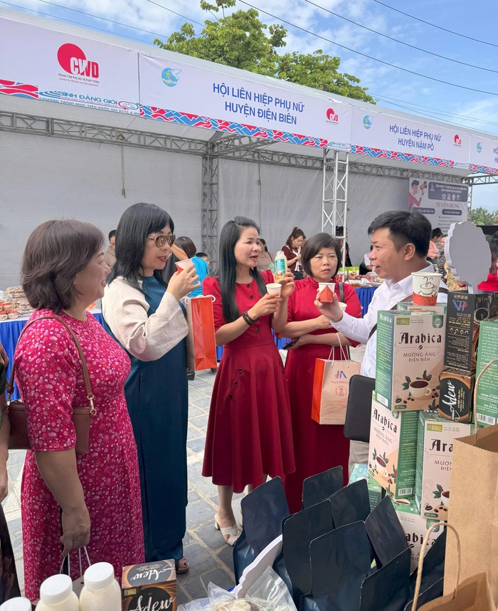 Giao lưu kết nối sinh kế: Động lực thúc đẩy phát triển kinh tế cho phụ nữ dân tộc thiểu số tại Điện Biên- Ảnh 3. Giao lưu kết nối sinh kế: Động lực thúc đẩy phát triển kinh tế cho phụ nữ dân tộc thiểu số tại Điện Biên- Ảnh 3.