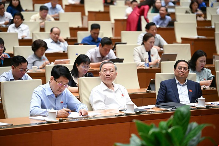 "Quản lý từ của khẩu đến khu dân cư nhưng thuốc giả, thực phẩm giả vẫn vào bệnh viện, trường học"- Ảnh 2. "Quản lý từ của khẩu đến khu dân cư nhưng thuốc giả, thực phẩm giả vẫn vào bệnh viện, trường học"- Ảnh 2.