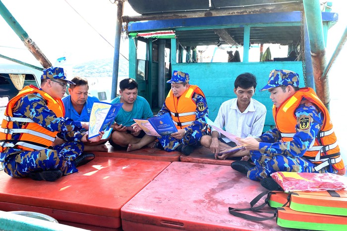 Nhiều hoạt động thiết thực giúp ngư dân vùng biển, đảo Tây Nam giảm "nghèo" thông tin - Ảnh 3. Nhiều hoạt động thiết thực giúp ngư dân vùng biển, đảo Tây Nam giảm "nghèo" thông tin - Ảnh 3.