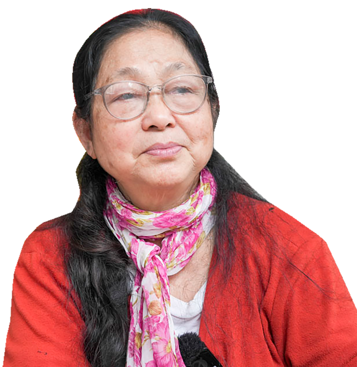 Bà Bùi Thị Vĩnh (73 tuổi), chủ sạp báo trước trụ sở Báo Nhân Dân (số 71 Hàng Trống, quận Hoàn Kiếm, Hà Nội) Bà Bùi Thị Vĩnh (73 tuổi), chủ sạp báo trước trụ sở Báo Nhân Dân (số 71 Hàng Trống, quận Hoàn Kiếm, Hà Nội)