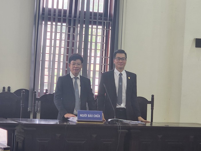Viện KSND đề nghị trả hồ sơ điều tra lại, Tòa nghị án kéo dài vụ "bênh mẹ mà phạm tội"- Ảnh 1. Viện KSND đề nghị trả hồ sơ điều tra lại, Tòa nghị án kéo dài vụ "bênh mẹ mà phạm tội"- Ảnh 1.