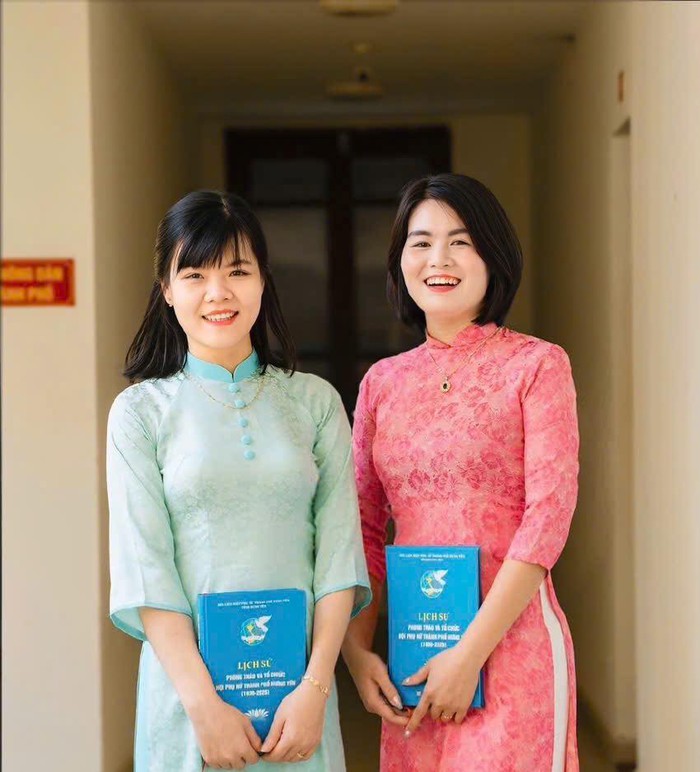 Cuốn sách tái hiện hành trình 95 năm thầm lặng cống hiến, vượt khó của phụ nữ Hưng Yên- Ảnh 2. Cuốn sách tái hiện hành trình 95 năm thầm lặng cống hiến, vượt khó của phụ nữ Hưng Yên- Ảnh 2.