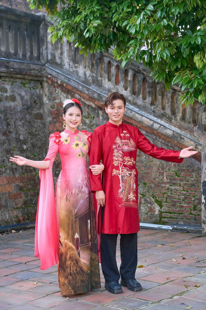 Áo dài khắc họa "12 mùa hoa Hà Nội"- Ảnh 1.