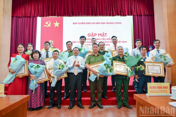 Báo chí cách mạng Việt Nam: Ngọn cờ tư tưởng, động lực to lớn góp phần đưa đất nước vững bước vào kỷ nguyên mới- Ảnh 5. Báo chí cách mạng Việt Nam: Ngọn cờ tư tưởng, động lực to lớn góp phần đưa đất nước vững bước vào kỷ nguyên mới- Ảnh 5.
