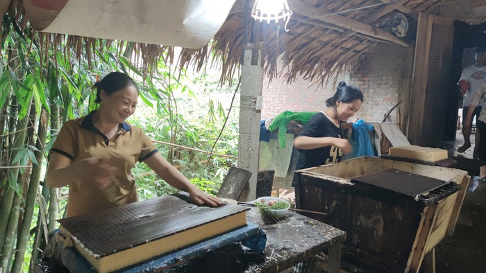 Hồi sinh nghề truyền thống, mở hướng đi mới cho phụ nữ Dao Tiền ở Hòa Bình- Ảnh 3. Hồi sinh nghề truyền thống, mở hướng đi mới cho phụ nữ Dao Tiền ở Hòa Bình- Ảnh 3.