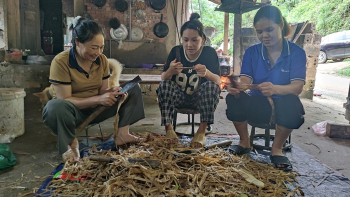 Hồi sinh nghề truyền thống, mở hướng đi mới cho phụ nữ Dao Tiền ở Hòa Bình- Ảnh 2. Hồi sinh nghề truyền thống, mở hướng đi mới cho phụ nữ Dao Tiền ở Hòa Bình- Ảnh 2.
