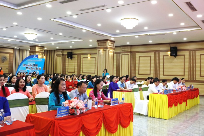 Hội LHPN Hà Tĩnh tuyên dương 95 điển hình thi đua yêu nước- Ảnh 1. Hội LHPN Hà Tĩnh tuyên dương 95 điển hình thi đua yêu nước- Ảnh 1.