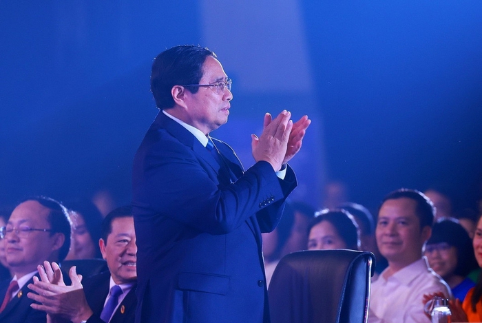 Trao Giải Báo chí Quốc gia lần thứ 19: Tôn vinh các tác giả, tác phẩm "Thép trong bút - Lửa trong tim"- Ảnh 1.