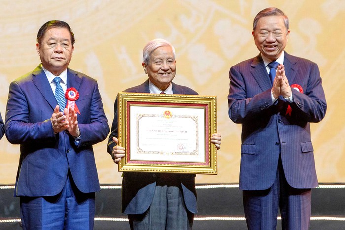 Tổng Bí thư Tô Lâm: Báo chí phải kiến tạo niềm tin, cổ vũ khát vọng phát triển trong kỷ nguyên mới- Ảnh 3. Tổng Bí thư Tô Lâm: Báo chí phải kiến tạo niềm tin, cổ vũ khát vọng phát triển trong kỷ nguyên mới- Ảnh 3.