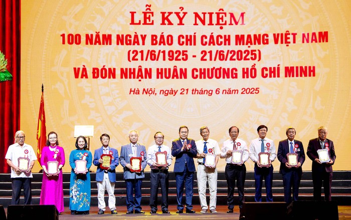 Tổng Bí thư Tô Lâm: Báo chí phải kiến tạo niềm tin, cổ vũ khát vọng phát triển trong kỷ nguyên mới- Ảnh 5. Tổng Bí thư Tô Lâm: Báo chí phải kiến tạo niềm tin, cổ vũ khát vọng phát triển trong kỷ nguyên mới- Ảnh 5.