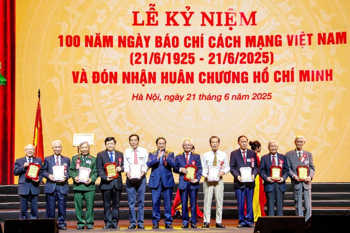 Tổng Bí thư Tô Lâm: Báo chí phải kiến tạo niềm tin, cổ vũ khát vọng phát triển trong kỷ nguyên mới- Ảnh 4. Tổng Bí thư Tô Lâm: Báo chí phải kiến tạo niềm tin, cổ vũ khát vọng phát triển trong kỷ nguyên mới- Ảnh 4.