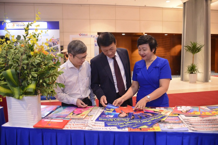 Lãnh đạo Đảng, Nhà nước thăm gian trưng bày Báo Phụ nữ Việt Nam tại Hội báo toàn quốc 2025- Ảnh 5.