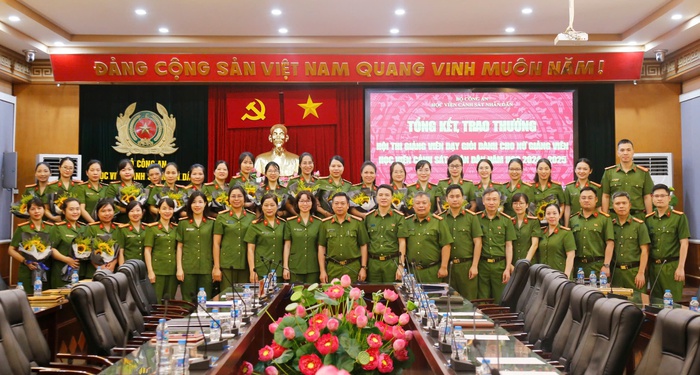 24 hội viên phụ nữ Học viện Cảnh sát Nhân dân đạt giải Giảng viên dạy giỏi năm học 2024 - 2025- Ảnh 2. 24 hội viên phụ nữ Học viện Cảnh sát Nhân dân đạt giải Giảng viên dạy giỏi năm học 2024 - 2025- Ảnh 2.
