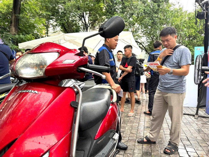 Chỉ phải bỏ ra ít tiền để mua xe máy điện VinFast, người dùng chia sẻ: ‘Hãng định giá xe cũ cao, chính sách bán hàng hấp dẫn’- Ảnh 3. Chỉ phải bỏ ra ít tiền để mua xe máy điện VinFast, người dùng chia sẻ: ‘Hãng định giá xe cũ cao, chính sách bán hàng hấp dẫn’- Ảnh 3.