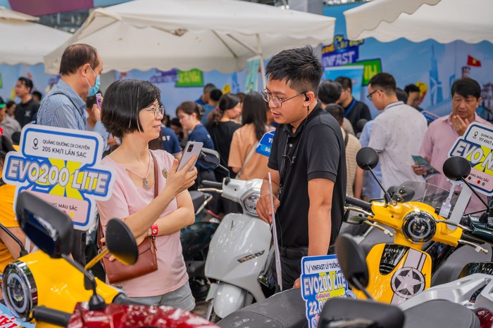 Chỉ phải bỏ ra ít tiền để mua xe máy điện VinFast, người dùng chia sẻ: ‘Hãng định giá xe cũ cao, chính sách bán hàng hấp dẫn’- Ảnh 6. Chỉ phải bỏ ra ít tiền để mua xe máy điện VinFast, người dùng chia sẻ: ‘Hãng định giá xe cũ cao, chính sách bán hàng hấp dẫn’- Ảnh 6.