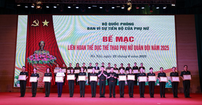 Niềm tự hào của các nữ quân nhân trong Liên hoan Thể dục thể thao phụ nữ Quân đội- Ảnh 2. Niềm tự hào của các nữ quân nhân trong Liên hoan Thể dục thể thao phụ nữ Quân đội- Ảnh 2.
