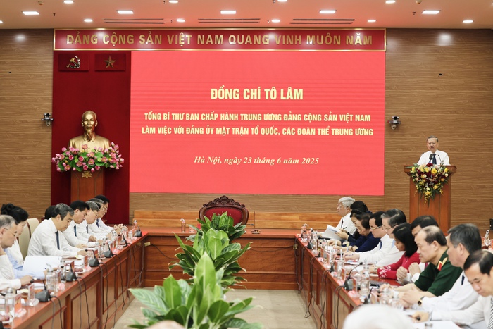 Tổng Bí thư Tô Lâm: Mặt trận Tổ quốc Việt Nam và các tổ chức chính trị xã hội phải thực sự gần dân, sát dân, nắm chắc tâm tư, nguyện vọng của nhân dân- Ảnh 3. Tổng Bí thư Tô Lâm: Mặt trận Tổ quốc Việt Nam và các tổ chức chính trị xã hội phải thực sự gần dân, sát dân, nắm chắc tâm tư, nguyện vọng của nhân dân- Ảnh 3.