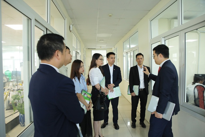 Long Châu hợp tác với Viện Kiểm nghiệm an toàn vệ sinh thực phẩm Quốc gia tiến hành kiểm nghiệm toàn bộ sản phẩm kinh doanh trong hệ thống- Ảnh 1.