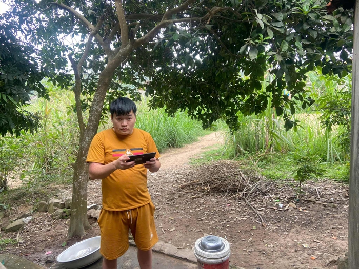 Lâm cảnh khốn cùng vì chồng bị tai nạn, con trai trầm cảm, người phụ nữ cầu xin sự giúp đỡ- Ảnh 1. Lâm cảnh khốn cùng vì chồng bị tai nạn, con trai trầm cảm, người phụ nữ cầu xin sự giúp đỡ- Ảnh 1.