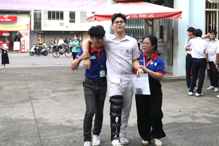 Tốt nghiệp THPT 2025: Nhiều sĩ tử mong đề thi ngữ văn nói về công nghệ, AI- Ảnh 3. Tốt nghiệp THPT 2025: Nhiều sĩ tử mong đề thi ngữ văn nói về công nghệ, AI- Ảnh 3.