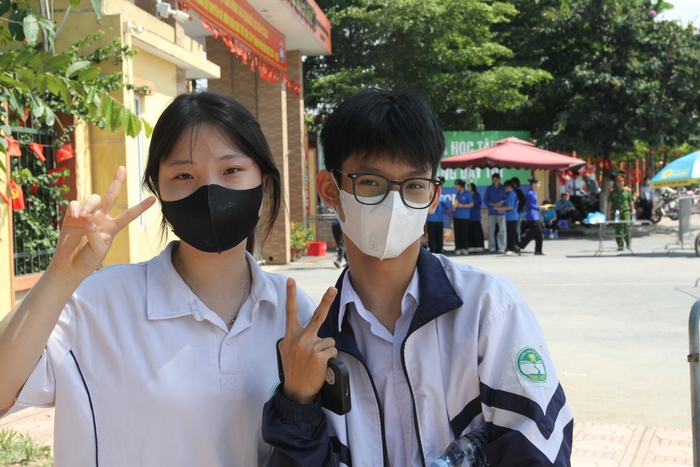 Thi tốt nghiệp THPT 2025: Thí sinh hào hứng với đề Ngữ văn đậm tính thời sự- Ảnh 3. Thi tốt nghiệp THPT 2025: Thí sinh hào hứng với đề Ngữ văn đậm tính thời sự- Ảnh 3.
