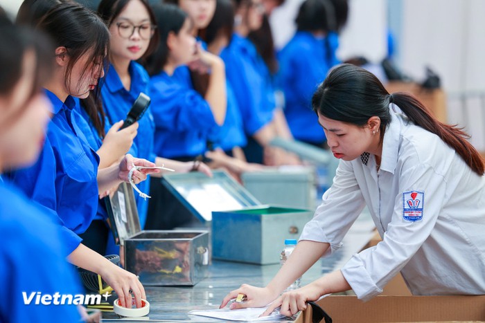 Thi tốt nghiệp THPT 2025: Nhiều hoạt động thiết thực hỗ trợ thí sinh trong suốt kỳ thi- Ảnh 1. Thi tốt nghiệp THPT 2025: Nhiều hoạt động thiết thực hỗ trợ thí sinh trong suốt kỳ thi- Ảnh 1.