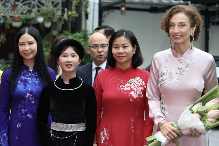 Phu nhân Ngô Phương Ly và Tổng Giám đốc UNESCO tham dự triển lãm ảnh "Chúng tôi có thể"- Ảnh 8. Phu nhân Ngô Phương Ly và Tổng Giám đốc UNESCO tham dự triển lãm ảnh "Chúng tôi có thể"- Ảnh 8.