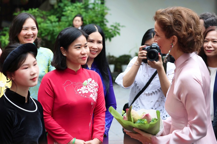 Phu nhân Ngô Phương Ly và Tổng Giám đốc UNESCO tham dự triển lãm ảnh "Chúng tôi có thể"- Ảnh 7. Phu nhân Ngô Phương Ly và Tổng Giám đốc UNESCO tham dự triển lãm ảnh "Chúng tôi có thể"- Ảnh 7.
