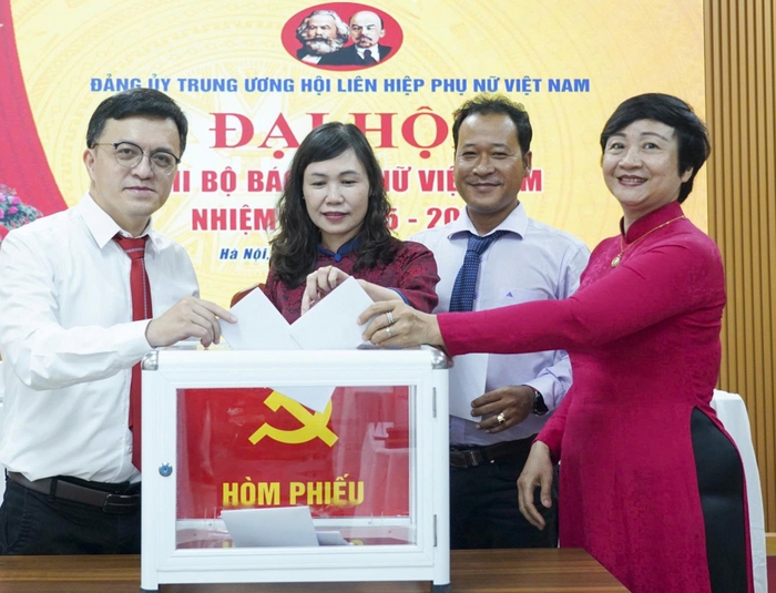 Đại hội Chi bộ Báo Phụ nữ Việt Nam nhiệm kỳ 2025 - 2030: Đoàn kết - Gương mẫu - Trách nhiệm - Sáng tạo - Hiệu quả- Ảnh 7.