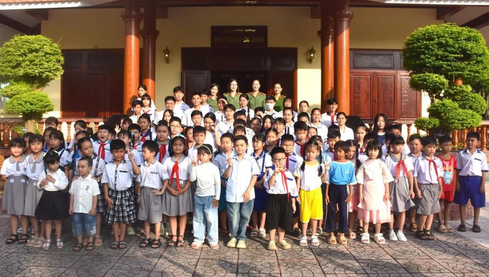 Công an Bạc Liêu: Nhiều hoạt động chăm sóc con đỡ đầu, trẻ mồ côi - Ảnh 3. Công an Bạc Liêu: Nhiều hoạt động chăm sóc con đỡ đầu, trẻ mồ côi - Ảnh 3.