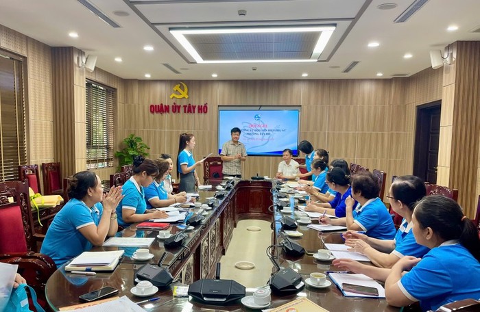 Phụ nữ Thủ đô sẵn sàng chào đón mô hình chính quyền địa phương 2 cấp- Ảnh 1. Phụ nữ Thủ đô sẵn sàng chào đón mô hình chính quyền địa phương 2 cấp- Ảnh 1.
