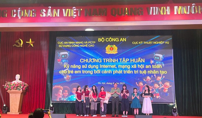 Tập huấn kỹ năng sử dụng Internet, mạng xã hội an toàn cho hơn 200 trẻ em - Ảnh 1. Tập huấn kỹ năng sử dụng Internet, mạng xã hội an toàn cho hơn 200 trẻ em - Ảnh 1.