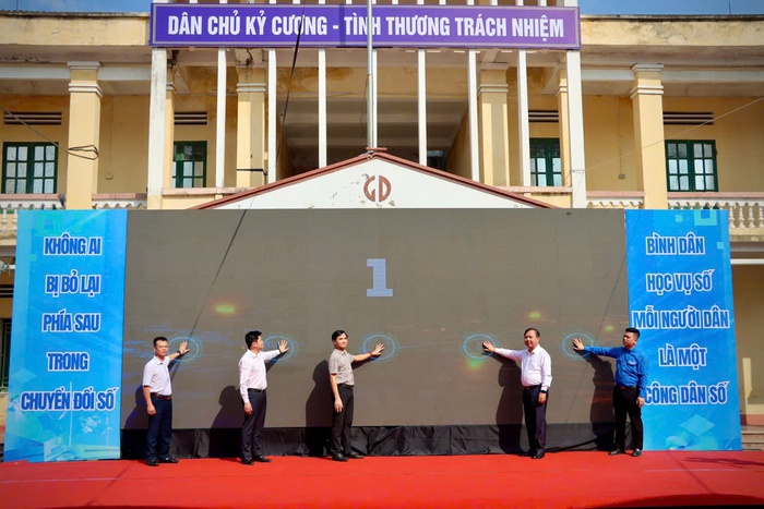 Kiến tạo “chính quyền số”, phục vụ người dân và doanh nghiệp- Ảnh 1. Kiến tạo “chính quyền số”, phục vụ người dân và doanh nghiệp- Ảnh 1.