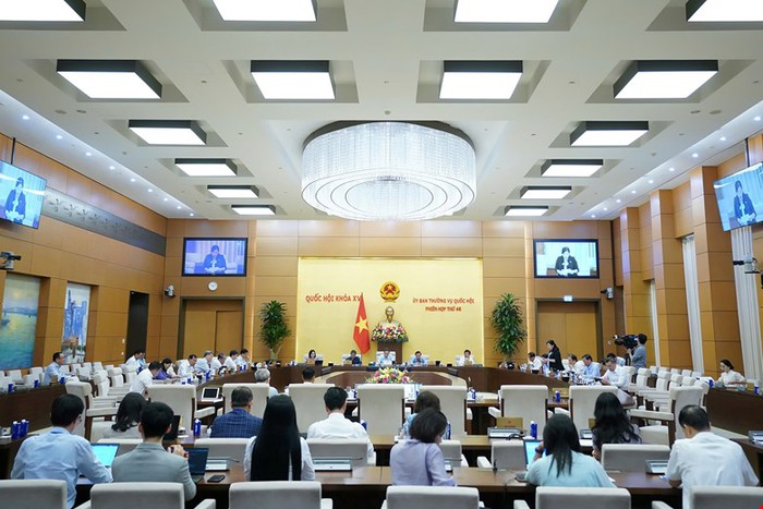 Đại biểu Quốc hội mặc áo có logo nhãn hàng có phải là quảng cáo không?- Ảnh 2. Đại biểu Quốc hội mặc áo có logo nhãn hàng có phải là quảng cáo không?- Ảnh 2.