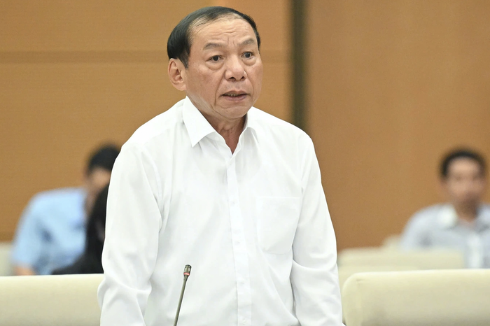 Đại biểu Quốc hội mặc áo có logo nhãn hàng có phải là quảng cáo không?- Ảnh 1. Đại biểu Quốc hội mặc áo có logo nhãn hàng có phải là quảng cáo không?- Ảnh 1.