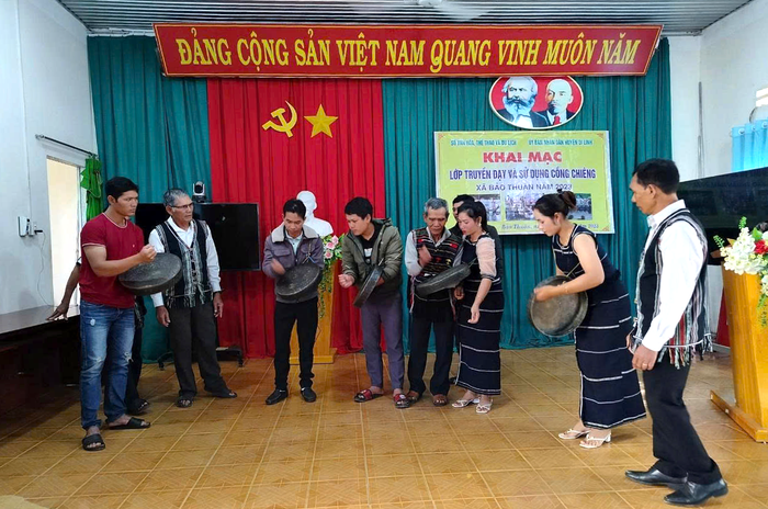Di Linh: Đẩy mạnh thông tin tuyên truyền về hoạt động giảm nghèo- Ảnh 2. Di Linh: Đẩy mạnh thông tin tuyên truyền về hoạt động giảm nghèo- Ảnh 2.