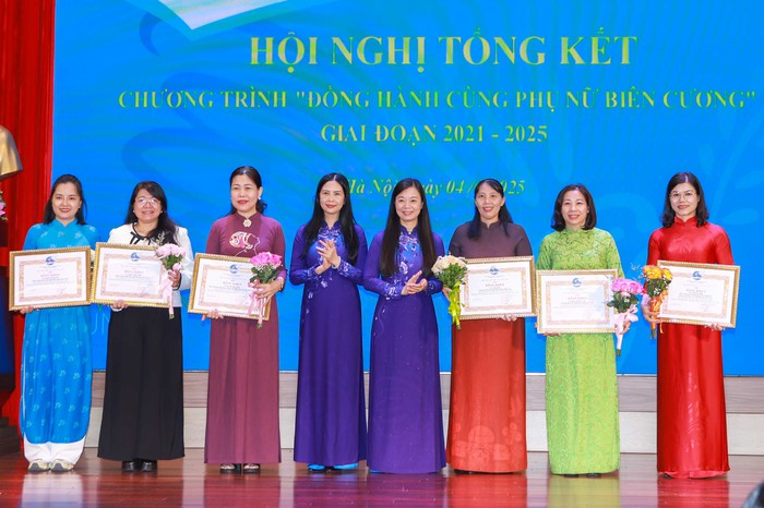 5 năm Chương trình "Đồng hành cùng phụ nữ biên cương": Tổng nguồn lực huy động hơn 294 tỷ đồng- Ảnh 3. 5 năm Chương trình "Đồng hành cùng phụ nữ biên cương": Tổng nguồn lực huy động hơn 294 tỷ đồng- Ảnh 3.